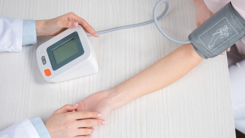 Como ouvir música pode te ajudar a controlar a pressão arterial?