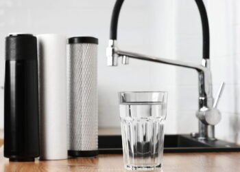 O que acontece se você beber água antes do café da manhã?