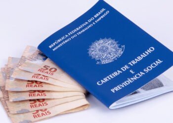 Como calcular o pagamento de horas extras para domésticas? Veja o que diz a lei