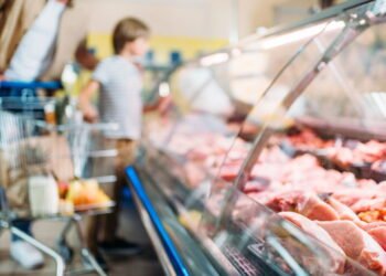 Trabalhadores comemoram mudanças no vale-alimentação em 2025