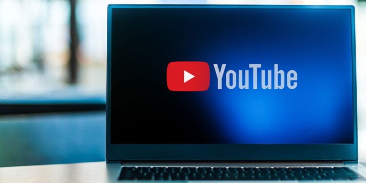 Veja a fortuna do artista que aprendeu a tocar violão no YouTube