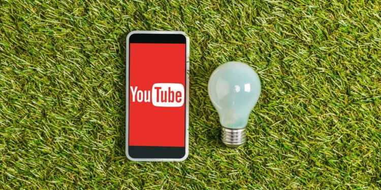 YouTube // Créditos: depositphotos.com / EdZbarzhyvetsky