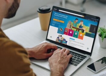 Amazon vai entrar no mercado de computadores dobráveis e ameça a Apple