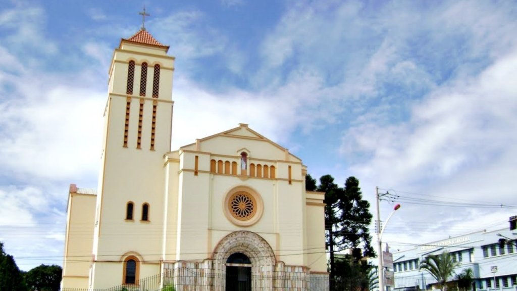 Essa cidade do Centro-Oeste combina indústria forte, ensino técnico e urbanismo moderno