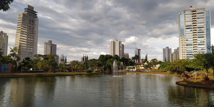 Essa cidade do Centro-Oeste combina indústria forte, ensino técnico e urbanismo moderno