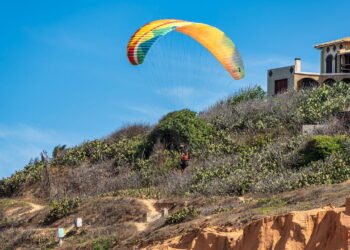 Essa cidade litorânea combina história, beleza natural e estrutura urbana