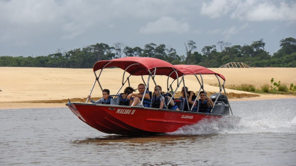 Essa cidadezinha do Nordeste encanta turistas com suas praias desertas e calmas