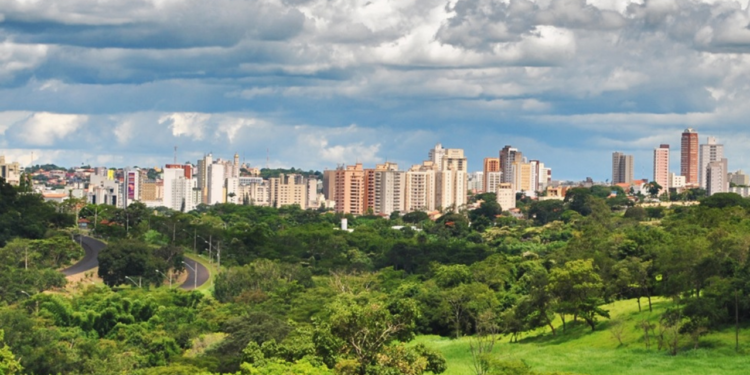 Uberaba destaca-se no agronegócio, indústria e educação, sendo um polo regional de desenvolvimento. // Reprodução: Wikipedia