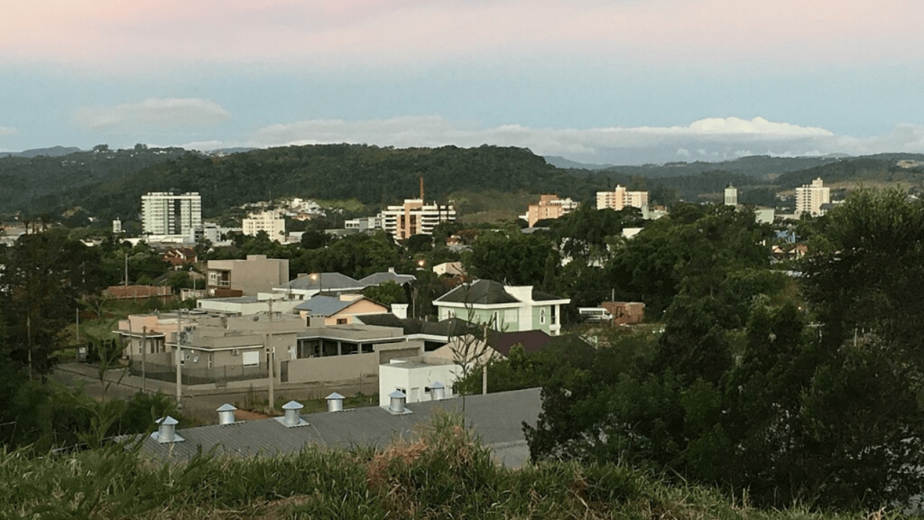 Essa cidade surpreende com praias, cultura forte e vida estruturada