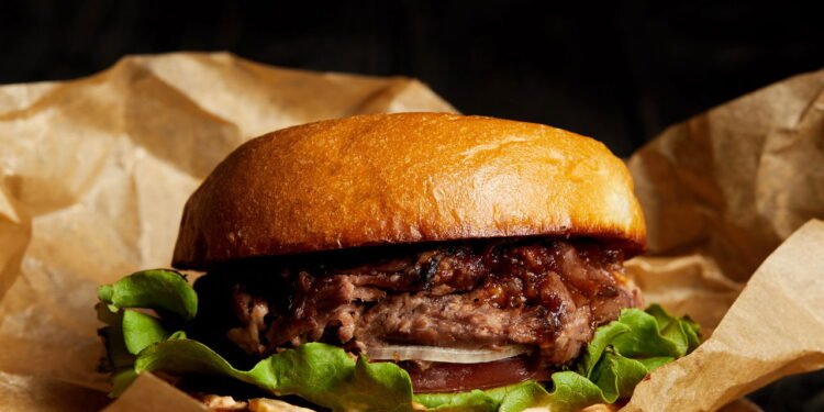 Hamburguer - Créditos: depositphotos.com / AntonMatyukha