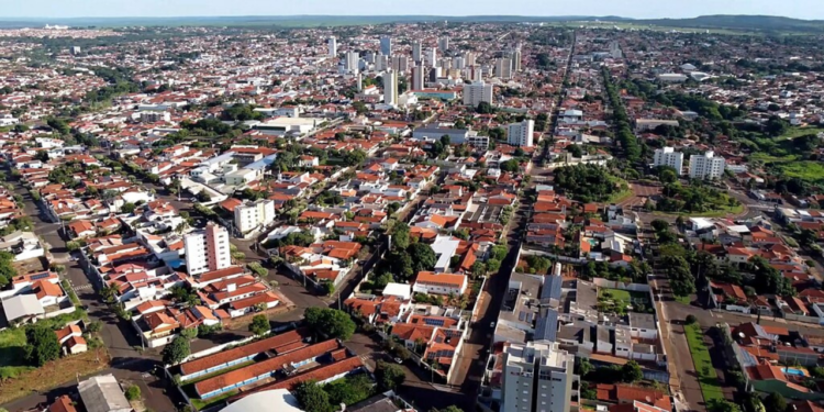 Essa cidade mineira conquista com ensino técnico, tranquilidade e boa economia