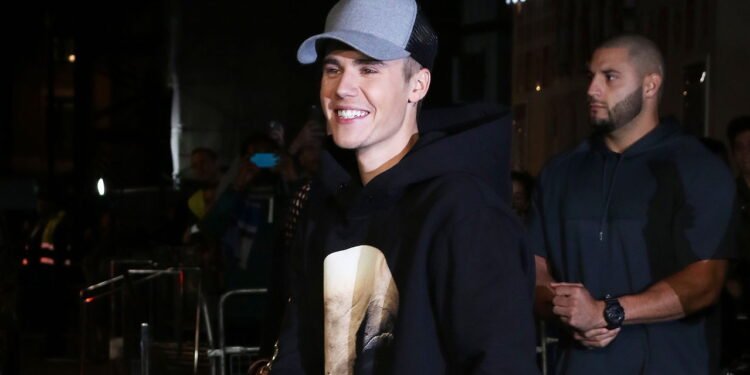 O popstar milionário que surgiu gravando vídeos em casa