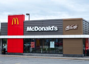 Menores de 16 anos vão ser proibidos no McDonald's? Entenda decisão