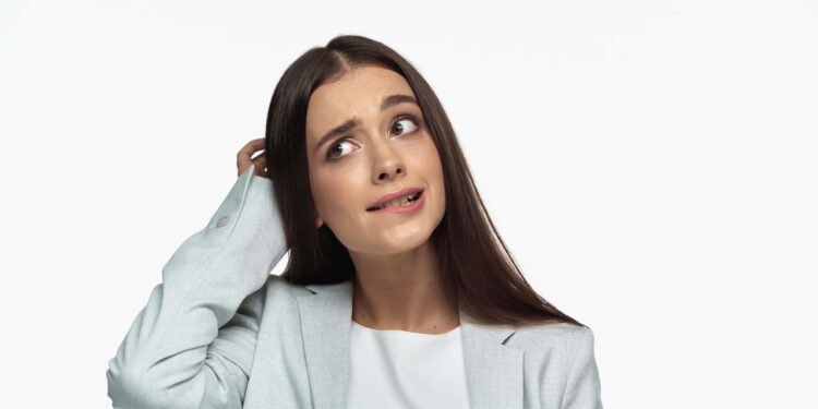 Morder o lábio por dentro pode ser mais sério do que parece, entenda o motivo