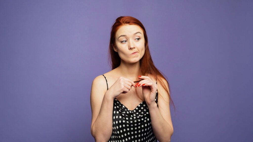 Morder o lábio por dentro pode ser mais sério do que parece, entenda o motivo