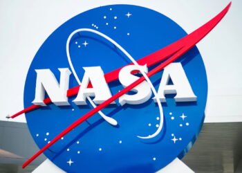 NASA descobre buraco negro de grandes proporções no espaço