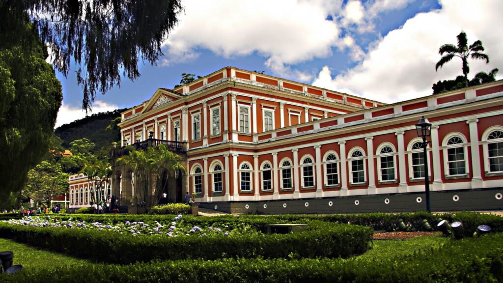 Essa cidade surpreende com paisagens, patrimônio e vida organizada