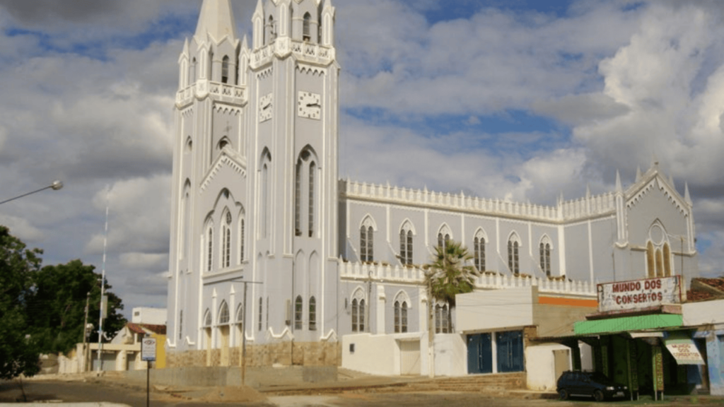 Ideal para quem busca empreender, estudar e viver bem no sertão nordestino