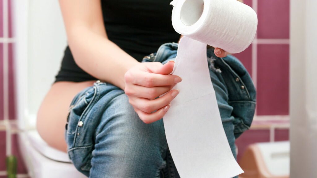 Prisão de ventre assombra milhares e pode ser resolvida de forma simples