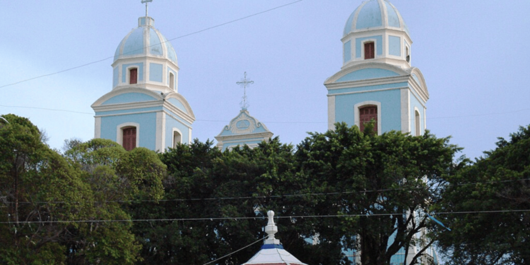 Essa cidade da Amazônia une natureza deslumbrante, logística e cultura viva