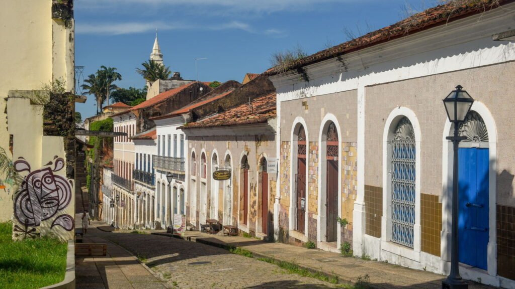 Essa cidade surpreende com patrimônio mundial, calor humano e crescimento