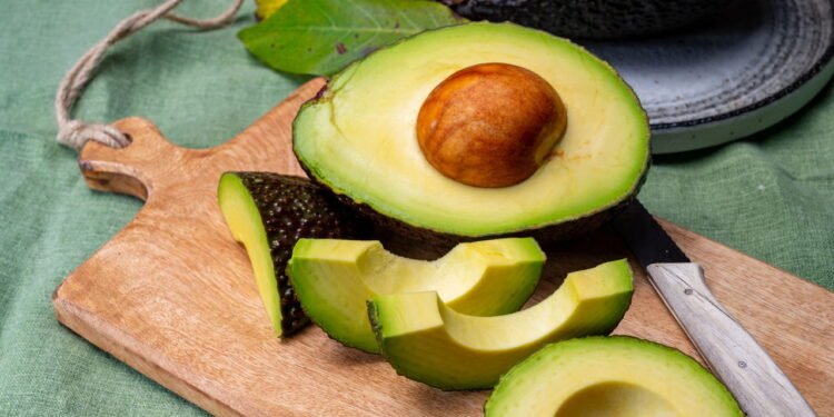 Nunca mais jogue fora a casca do abacate, ela pode fazer milagres!