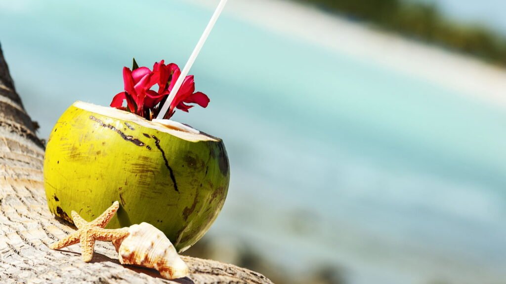 Essa bebida hidrata mais que a água e você tem em casa