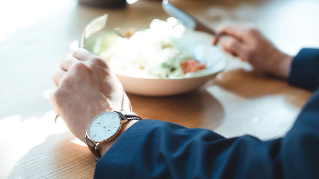 O erro mais comum na hora do almoço que pode arruinar sua produtividade