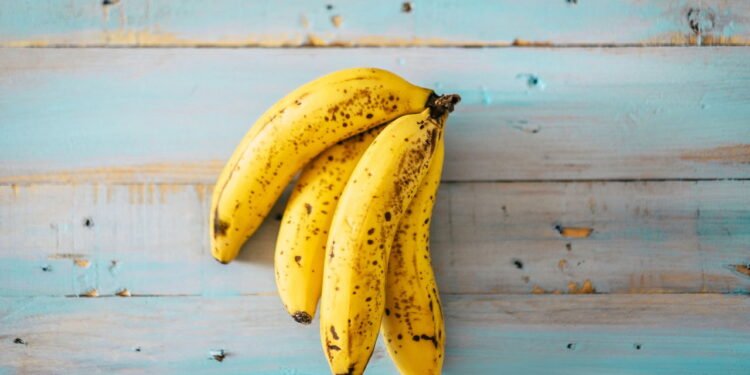 O que muda no seu corpo quando você come banana verde ou madura