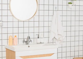 Dermatologistas revelam o item que você nunca deve deixar no chuveiro