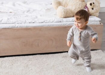 Por que alguns bebês começam a andar antes de outros? Cientistas explicam