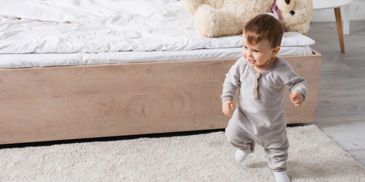 Por que alguns bebês começam a andar antes de outros? Cientistas explicam
