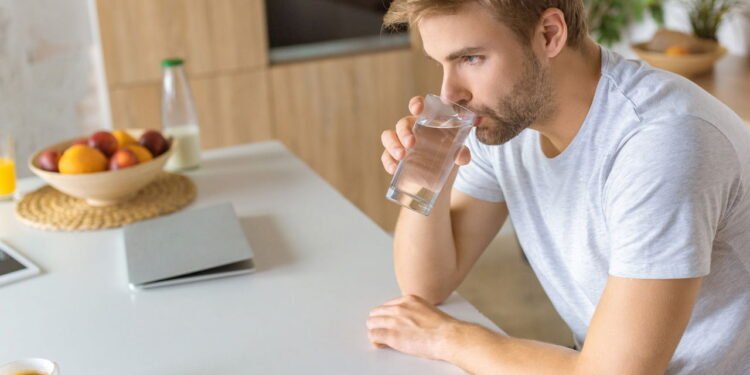 Revelada a quantidade de água que você deve beber todos os dias