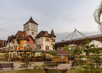 Cidade brasileira conquista turistas e mantém viva a tradição alemã