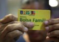 Conheça dois motivos para seu benefício do Bolsa Família ser suspenso e como evitar