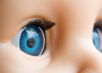 Por que tanta gente está tratando bonecos como filhos? A resposta surpreende