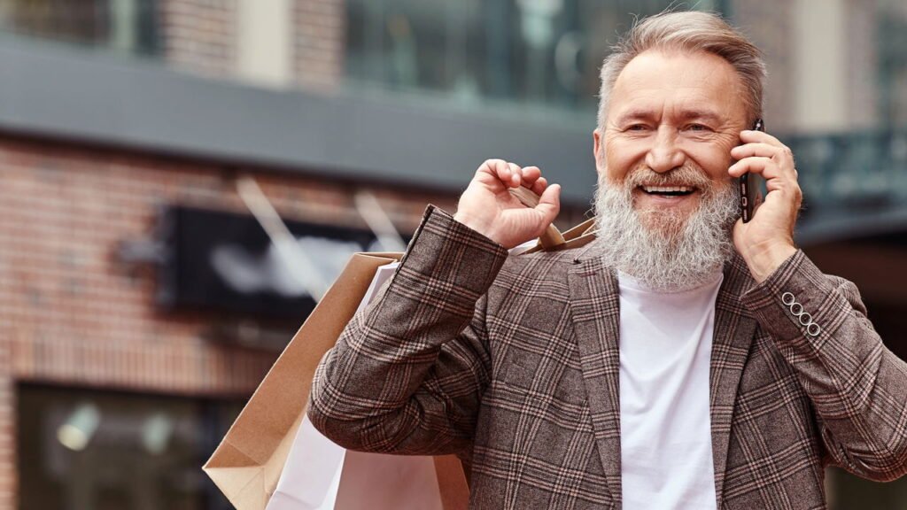 Psicologia revela por que muitas pessoas decidem não pintar os fios brancos