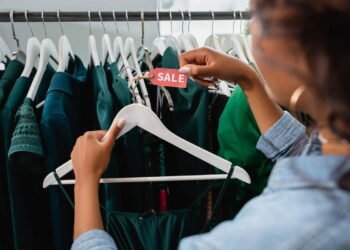 Quem tem cabides quebrados em casa pode estar guardando soluções incríveis