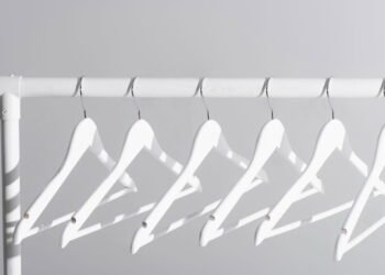 Cabide quebrado pode ser um tesouro veja por que e como reciclá-lo em casa