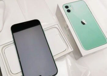 Quem guarda caixa de celular encontra solução fácil para organização