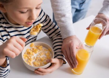 Você ainda dá cereal para seus filhos? Isso pode ser um erro
