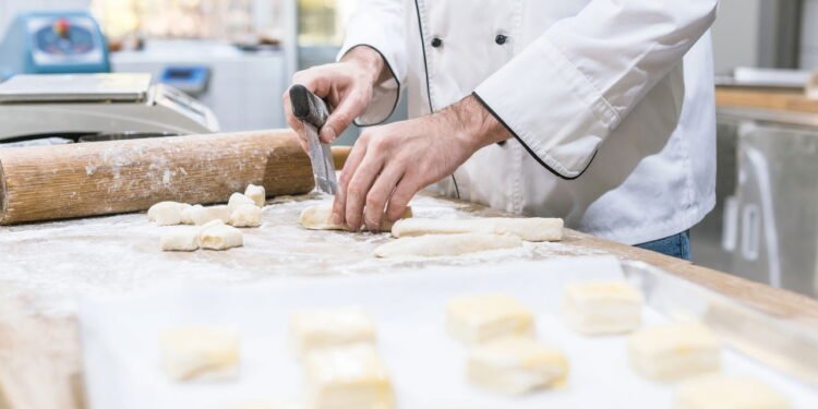 o detalhe mais alarmante da vida dos cozinheiros que poucos notam - Créditos: depositphotos.com / IgorVetushko