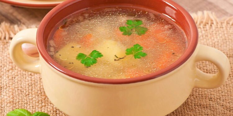 O segredo do caldo de pinto que aquece o coração e alimenta a alma