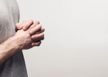 Esses hábitos revelam que uma pessoa não é confiável e você precisa ficar de olho