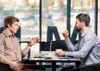 A arte de ouvir para entender que você talvez não conheça pode melhorar suas relações sociais