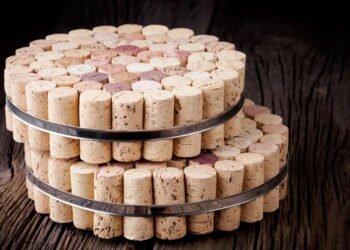 Truques para transformar corchos usados em decoração charmosa