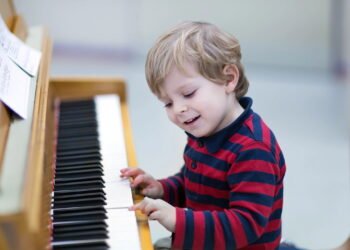 Veja o patrimônio do cantor que começou sua carreira aos 4 anos