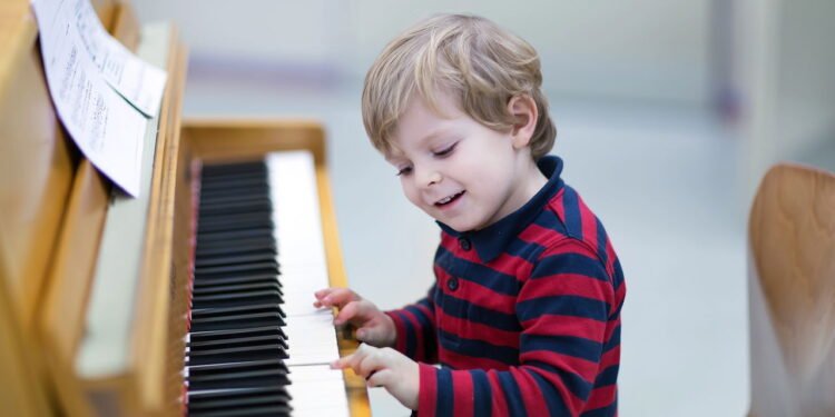 Veja o patrimônio do cantor que começou sua carreira aos 4 anos