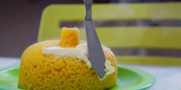 Essa receita de cuscuz recheado com banana virou a queridinha dos brasileiros