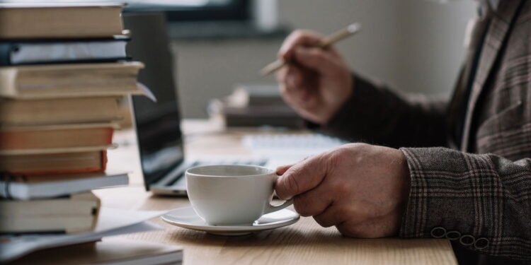 Nova ferramenta de IA promete revolucionar a escrita na internet, veja novidades